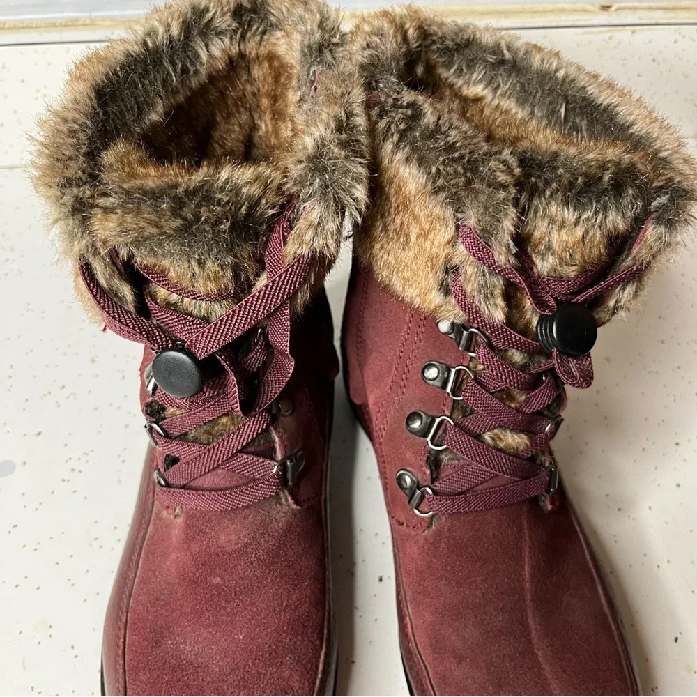 Clark’s Kearns Ramsey Boots Women’s 9.5M Burgundy Leather Faux Fur Lace Up Warm